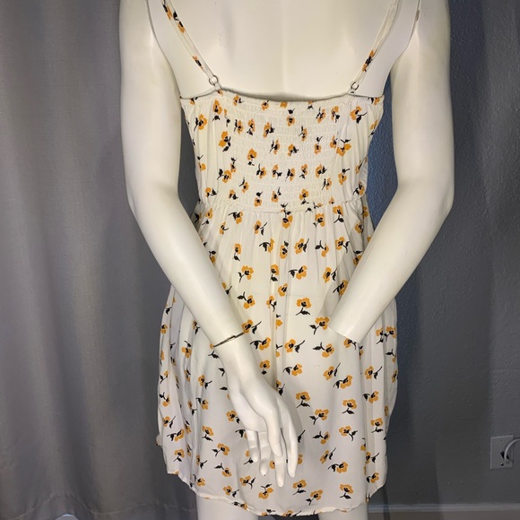White and gold flower spaghetti strap short dress button down tie top & pockets - Picture 2 of 2